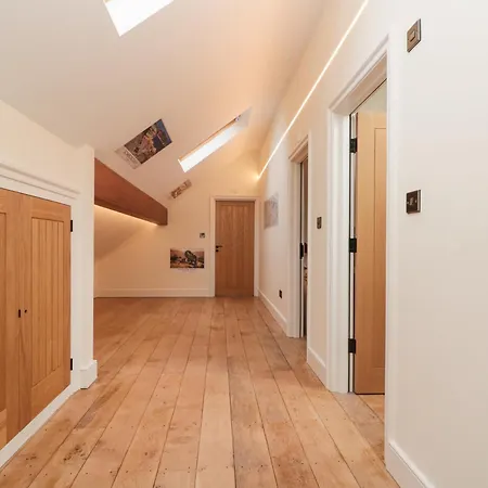 Ghyll Crest * Тирск