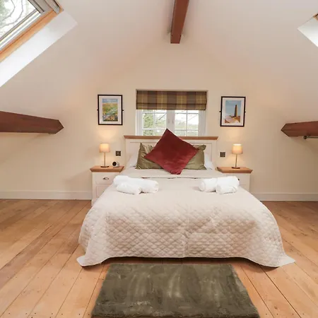 Ghyll Crest Тирск